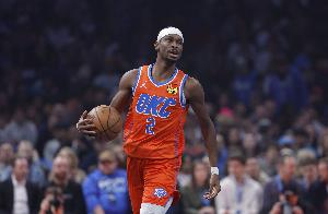 顶级球星！球队仅领先1分 亚历山大弧顶单挑直接命中三分球