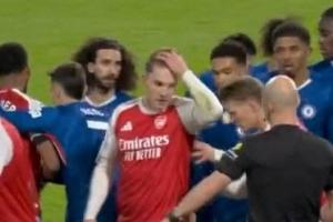 今日趣图:昨晚看似利物浦2-0西汉姆联,实则斯洛特2-0萨拉赫