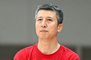 媒体人:中国男篮很多都是空位3分不中 基本功太糙的短板彻底暴露