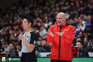 杨侃谈没人骂郭士强：骂老外教练是因为幻想人家能化腐朽为神奇