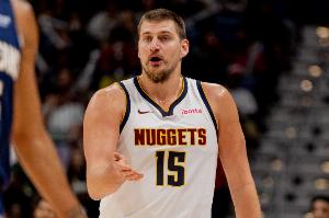 大举进攻！约基奇点飞防守扣篮 掘金轰出16-0获得20分以上领先