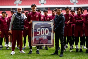 500场+100场!海港为颜骏凌徐新颁纪念球衣 王燊超获中超单轮最佳