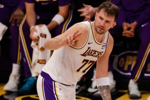 东契奇本赛季场均35+9+9!美媒:MVP榜约基奇SGA怎么能排他前面?