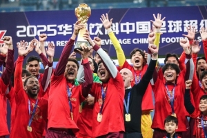 阿布拉汗社媒:谢谢这一年的滚烫,谢谢所有“我们”❤️