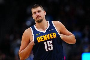 16中14砍36+12+8！约基奇打趣自己表现：因为小萨没打