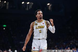 媒体人:广厦和山西碰到困难时解题方式都不太聪明 更依赖外援了