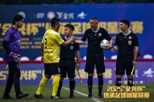 直播吧专访老甲A魏群:我儿子不一定踢球,他可以是个厨师