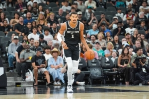 帕克：文班亚马将成NBA的最强球员 希望他为马刺带来多个冠军