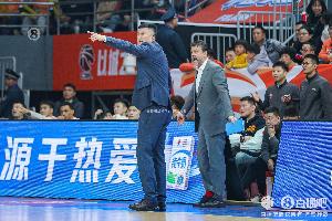 媒体人:宏远只是在比菜这个环节同曦略胜一筹 侥幸取胜而已