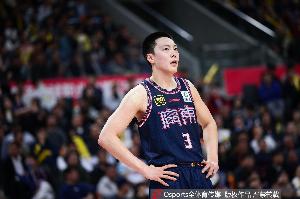 胡明轩：下半场沟通不到位 防守端不够针对 赛季漫长还需不断磨合
