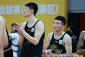 解说:卫冕冠军广厦不敌辽宁 这就是船森版本的十分钟一节的CBA