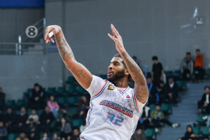火力全开！克里斯19中11砍全场最高29分外加4板4助 罚球9中7