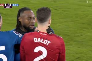 双方都不满判罚!樱桃队长:B费那个任意球前,对方都说我没手球