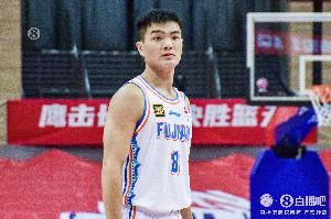 表现积极且全面！黎伊扬8中5&三分1中1拿13分 抢3前场板&有3抢断