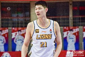 定海神针！胡金秋半场仅13分钟 4中3拿到8分4板2断