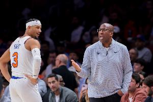解说：迈克·布朗和多名队员将大部分NBA杯奖金给了球队工作人员