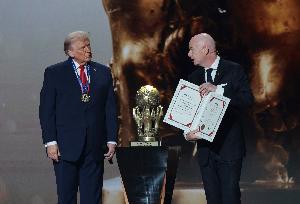 英媒:白宫要求FIFA和平奖杯需和大力神杯一样大 曾想让士兵护送
