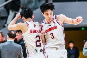 他可比你大? 徐杰赛后采访说出小胡 停顿后又说队长