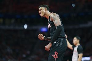 高炮台发威！小贾巴里-史密斯14中8拿到22分10板2帽 正负值+21
