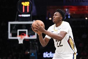 不乱打！13号秀奎因半场5中5拿到10分4篮板 正负值+15