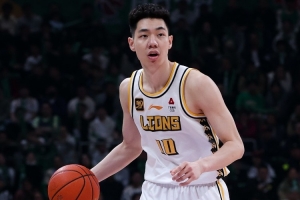 打得还行！朱俊龙5投2中得到5分2板3助1断0失误 正负值+6