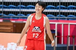 33岁高颂闪耀WCBA,中国女篮后继无人