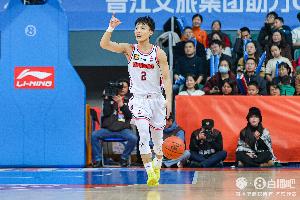 中规中矩！徐杰半场5中3拿到8分3助3断 正负值+4