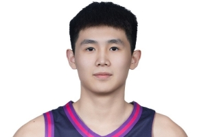 媒体人:李悦洲的身体还没有准备好打职业的 他需要时间增肌