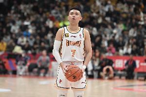 射手很稳！原帅出战22分钟拿到14分2板2助1断 三分6中4