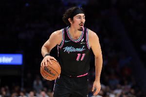哈克斯：我们要咬牙攻坚拼出赢球的路 绝不甘心于此想成为强队