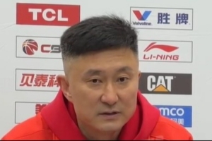 杜锋：职业球员和教练员背负很大的压力 希望球迷朋友们更多包容