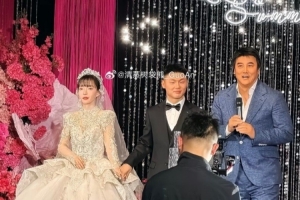 恭喜?国安球员方昊昨日在家乡镇江完婚,李明主持婚礼