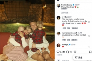 德容晒与妻子和两个孩子合照：圣诞快乐❤️?