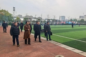 湖北省体育局副局长余平辉率队赴孝感市,专题调研足球工作