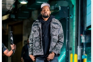 火箭官方晒杜兰特气质照：他将迎来个人生涯第13次圣诞大战?