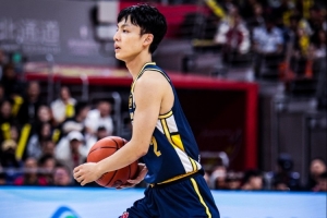 媒体人:徐杰拉开比分时送助攻 焦灼时控节奏 最要得分时拿关键分