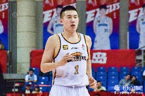持续输出！付豪半场12中8高效砍下23分2板1助1断 首节15分