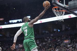 连续9场30+平队史纪录!怀特:布朗是NBA最佳之一 场内外都是领袖