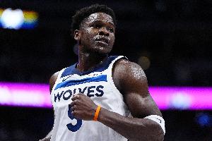 中规中矩！爱德华兹半场5中3贡献11分 正负值+12
