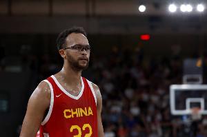 体坛周报:在可见未来 李凯尔依然会是中国男篮阵中唯一归化球员