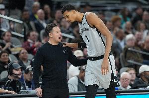 文班：教练说我们没有连胜时被夸的好 但也没连败展现的那么差