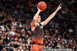 稳得很！陈林坚8中5&三分4中3贡献17分5板 正负值+25全场最高！
