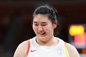 山东女篮主教练：张子宇是非常优秀的后备人才 需要时间慢慢培养