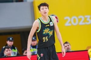 这么准不让多打会儿！赵岩昊仅出战7分钟 三分2中2拿到6分1断