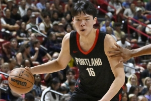 美媒体人:杨瀚森夏联时的传球有亮点 但没适应NBA级别的传球难度