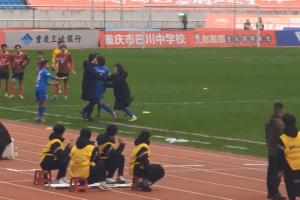 工作人员回应渝超冲突事件:肯定得处理,正在开会