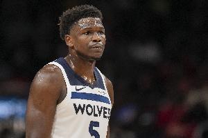 阿德巴约：爱德华兹能带动比赛 他有能力掌控比赛节奏