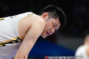 尽力了！胡金秋13中10高效拿下22分4板1断