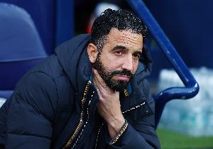 大家如何评价阿莫林的曼联执教生涯？（满分10分）
