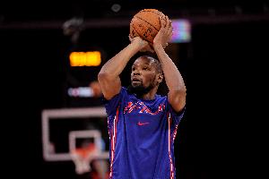 KD:我们整赛季的3分出手是联盟垫底 很满意这两场创造的3分机会